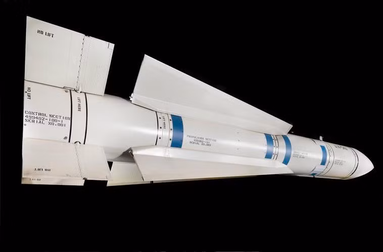 Kết quả thành công có được khi đầu đạn chứa 61 kg thuốc nổ của tên lửa Phoenix mạnh tới mức làm nổ tung chiếc MiG bay giữa và tạo mảnh văng tiêu diệt cả hai tiêm kích bay bên cạnh. Xác của ba chiến đấu cơ Iraq được tìm thấy trên đảo Kharg vào ngày hôm sau.