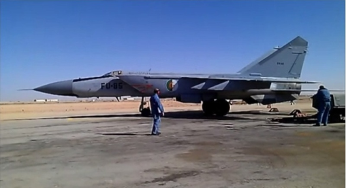 Military Watch nhấn mạnh: “Khoản đầu tư của Algeria vào máy bay chiến đấu MiG-25 đã được đền đáp vào tháng 11/1988, khi quốc gia này bị đe dọa bởi cuộc không kích từ một nhóm tiêm kích F-15 thuộc Không quân Israel (IAF)”.