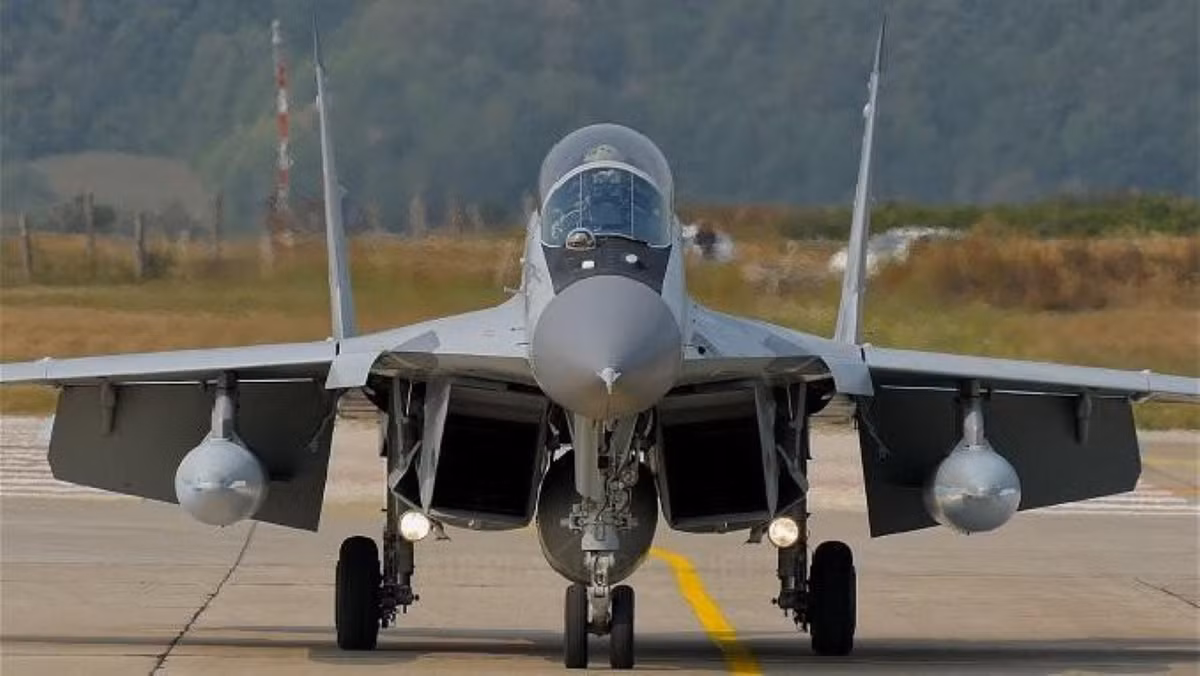 Tuy vậy sức mạnh tổng thể của lực lượng tác chiến trên không lại gia tăng khi chúng đã được thay thế bằng MiG-29S và Su-24MK mạnh hơn nhiều, ngoài ra MiG-23 và MiG-25 được hiện đại hóa.