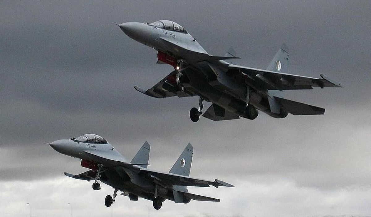 "Đến năm 2020, Algeria có 44 - 48 máy bay chiến đấu Su-30MKA ưu tú trong vai trò chủ lực (đây là phiên bản tương tự Su-30MKI của Ấn Độ và là nguyên mẫu để Nga phát triển Su-30SM)”.