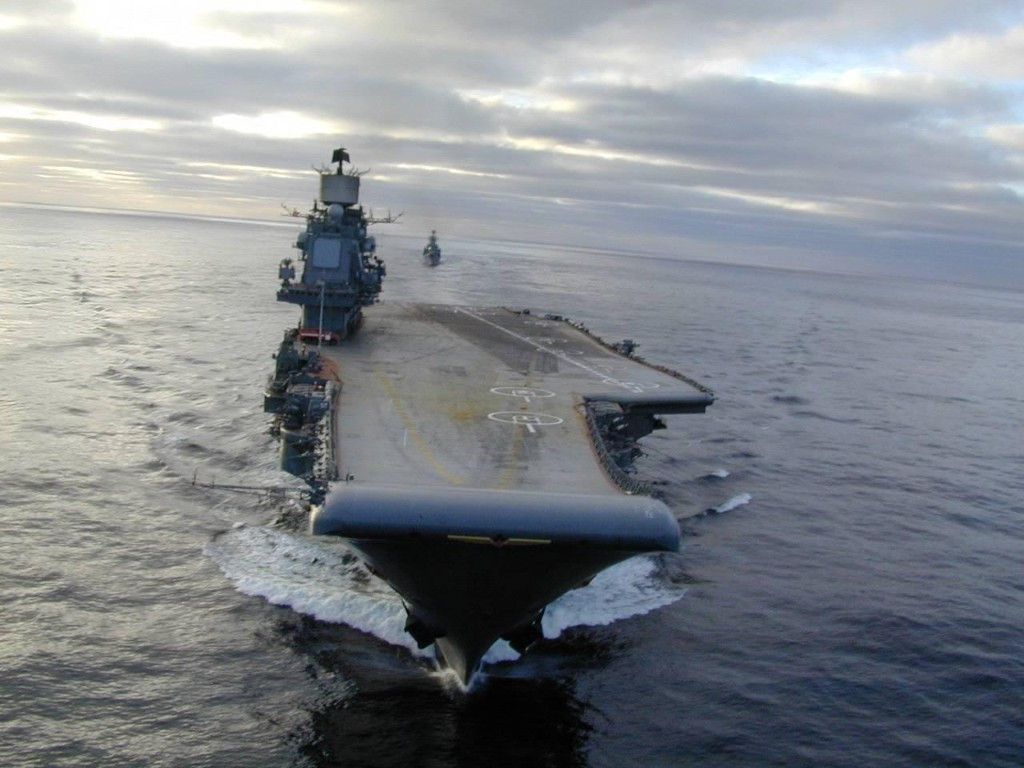 Thứ ba, do căng thẳng với Ukraine, Nga mất cơ hội sử dụng nhà máy đóng tàu Nikolaev, nơi tất cả các tàu sân bay được chế tạo dưới thời Liên Xô, trong khi Sevmash đang bận rộn với các đơn đặt hàng khác.