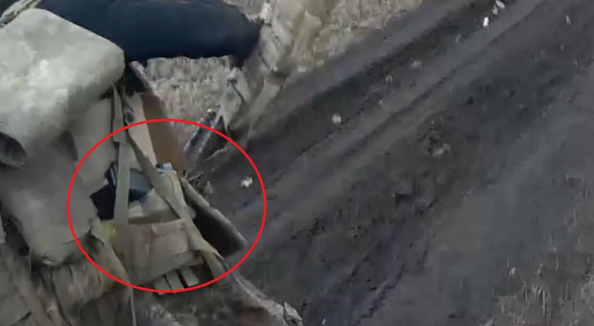 Trang bị súng ngắn của các binh sĩ bắn tỉa bí ẩn này là súng ngắn Glock 17 do Áo nghiên cứu và sản xuất.