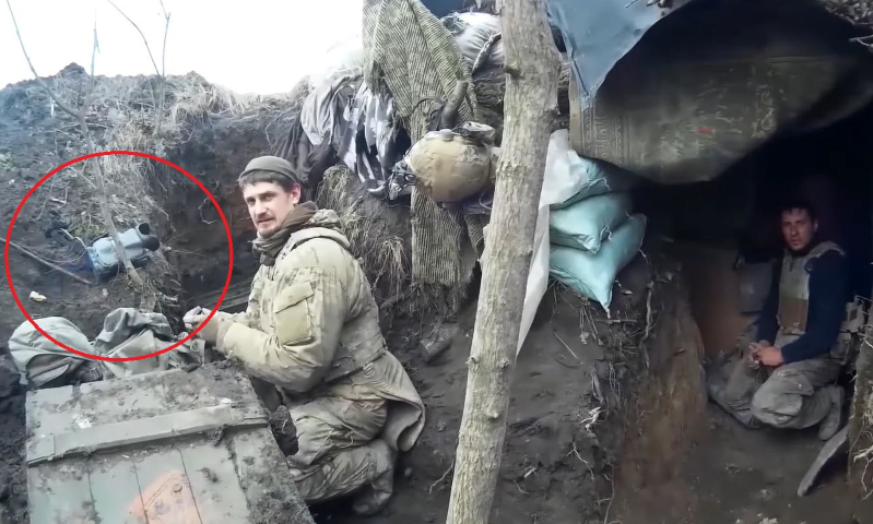 Ngoài súng AX 308, người ta đã phát hiện thấy ống nhòm ảnh nhiệt đa chức năng và máy đo khoảng cách laser JIM LR của Safran, Pháp.