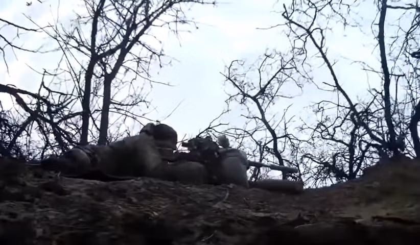 Súng có khối lượng cơ bản 6,3 kg và chiều dài 1.170 mm cho phiên bản nòng dài 610 mm.