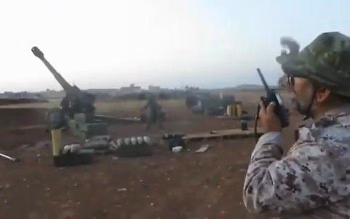 Theo hình ảnh được công bố, đơn vị pháo binh thuộc Quân đoàn Vệ binh Cách mạng Hồi giáo Iran tại Syria sử dụng lựu pháo 152mm D-20 để bắn đạn dẫn đường bằng laser Krasnopol-M2 152mm do Nga sản xuất vào mục tiêu do lực lượng thân Mỹ kiểm soát.