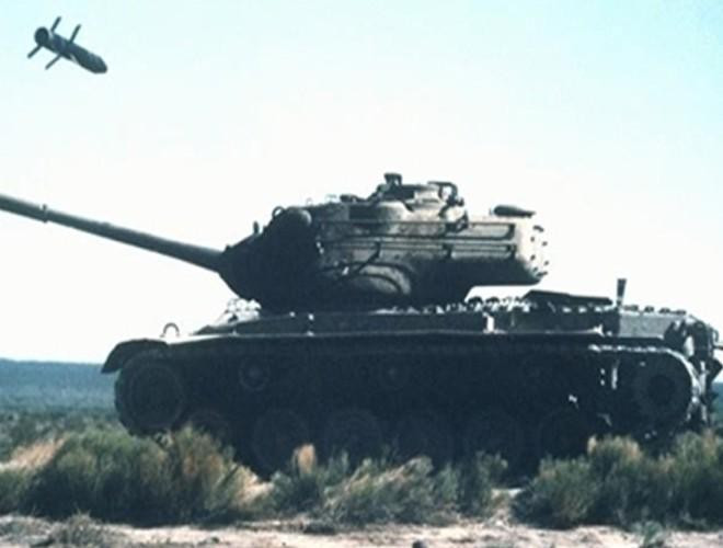 Tuy vậy đây cũng là điểm yếu so với đạn pháo thông minh Mỹ, dùng laser chiếu xạ bắt buộc phải có một nhóm đặc nhiệm tiếp cận gần mục tiêu để hành động.