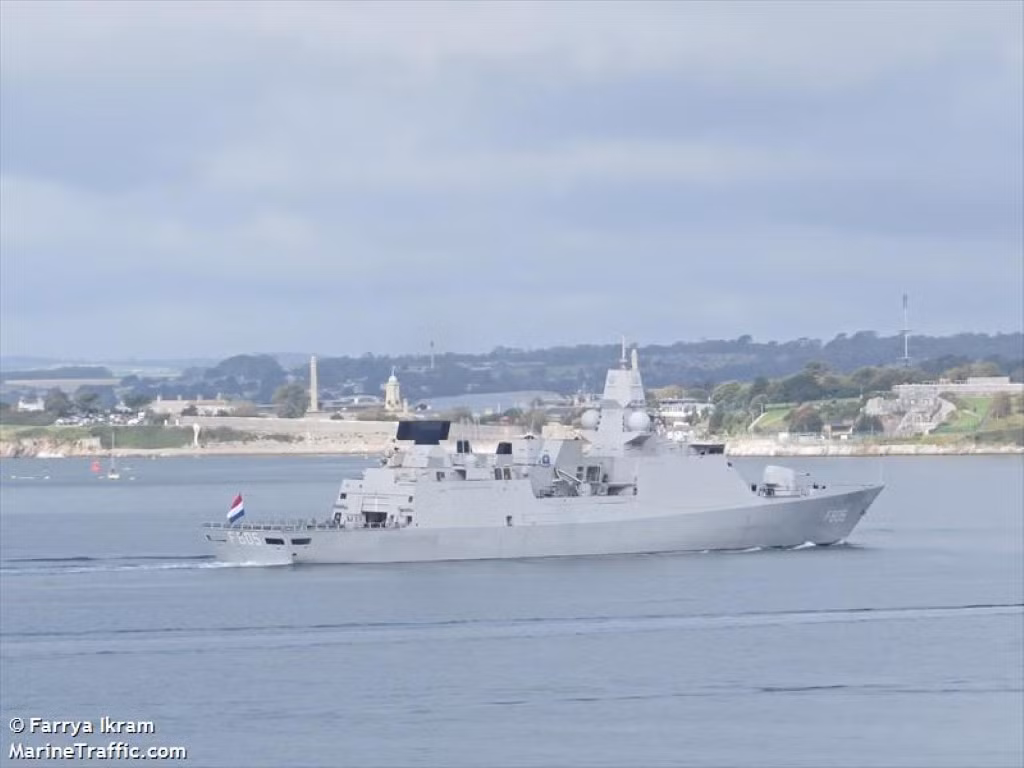 Lớp khinh hạm này có độ giãn nước 6000 tấn, dài 144 mét, lườn rộng 18,8 mét và có mớm nước 5,18 mét.