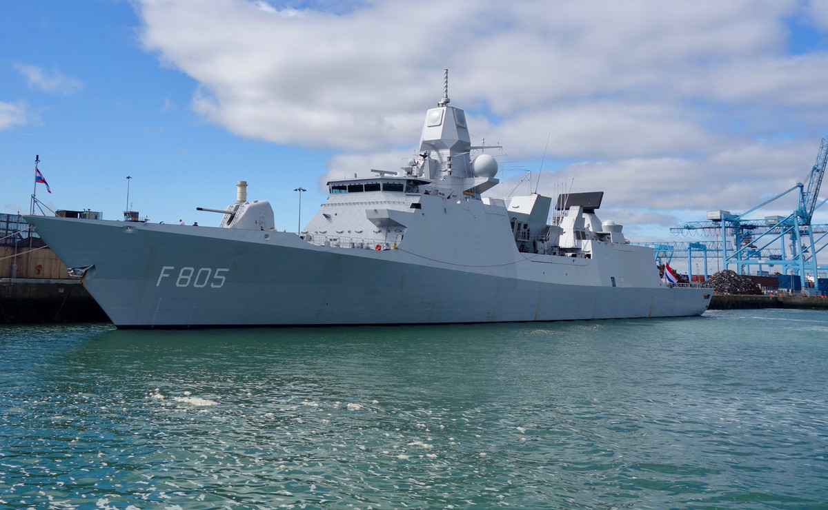 Thậm chí, nhiều nguồn tin từ phía Hà Lan cho biết, các chiến đấu cơ Nga còn làm động tác bổ nhào tấn công, khiến thủy thủ đoàn trên tàu HNLMS Evertsen căng thẳng.