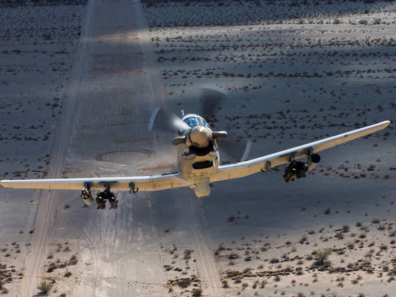 Ngoài ra, máy bay cường kích AT-6 Wolverine cũng có thể tương thích với 35 loại vũ khí khác nhau của Không quân Mỹ, trong đó bao gồm các cấu hình vũ khí để tấn công mặt đất, trinh thám, truyền tiếp thông tin,...