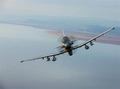 Hiện tại, không quân Mỹ chỉ sử dụng duy nhất máy bay A-10 vào nhiệm vụ cường kích. Tuy nhiên số lượng của loại máy bay này là không nhiều và nó cũng không phù hợp với những nhiệm vụ đòi hỏi quá nhiều thời gian do lượng nhiên liệu có hạn.