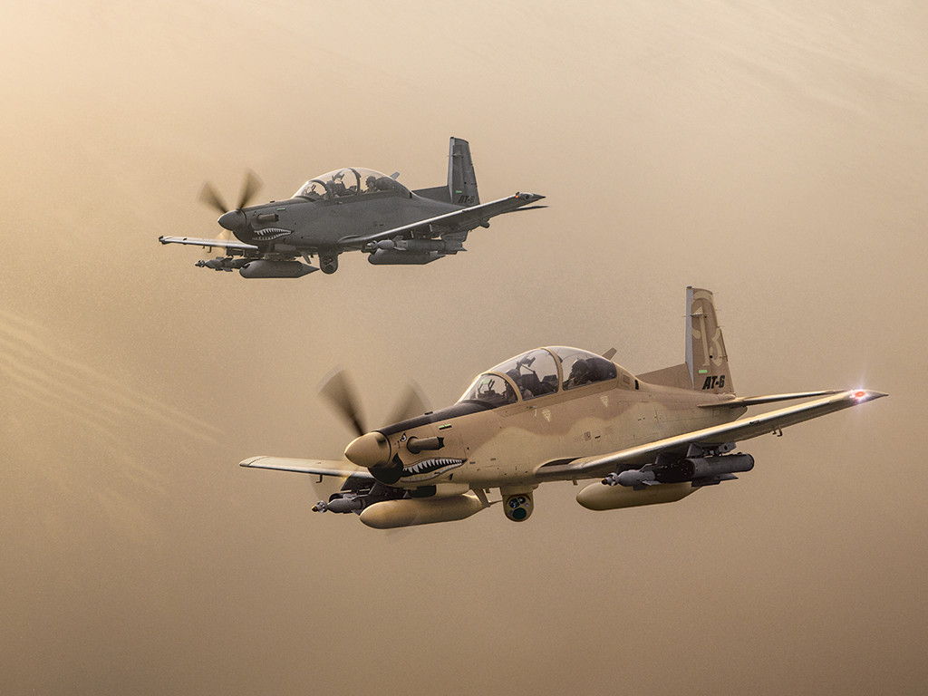 Điều này giúp AT-6 Wolverine có thể phù hợp với nhiều nhiệm vụ bay khác nhau, từ cường kích cơ, trinh sát cơ cho tới việc bao quát trận địa, chỉ điểm mục tiêu cho máy bay phản lực tấn công.