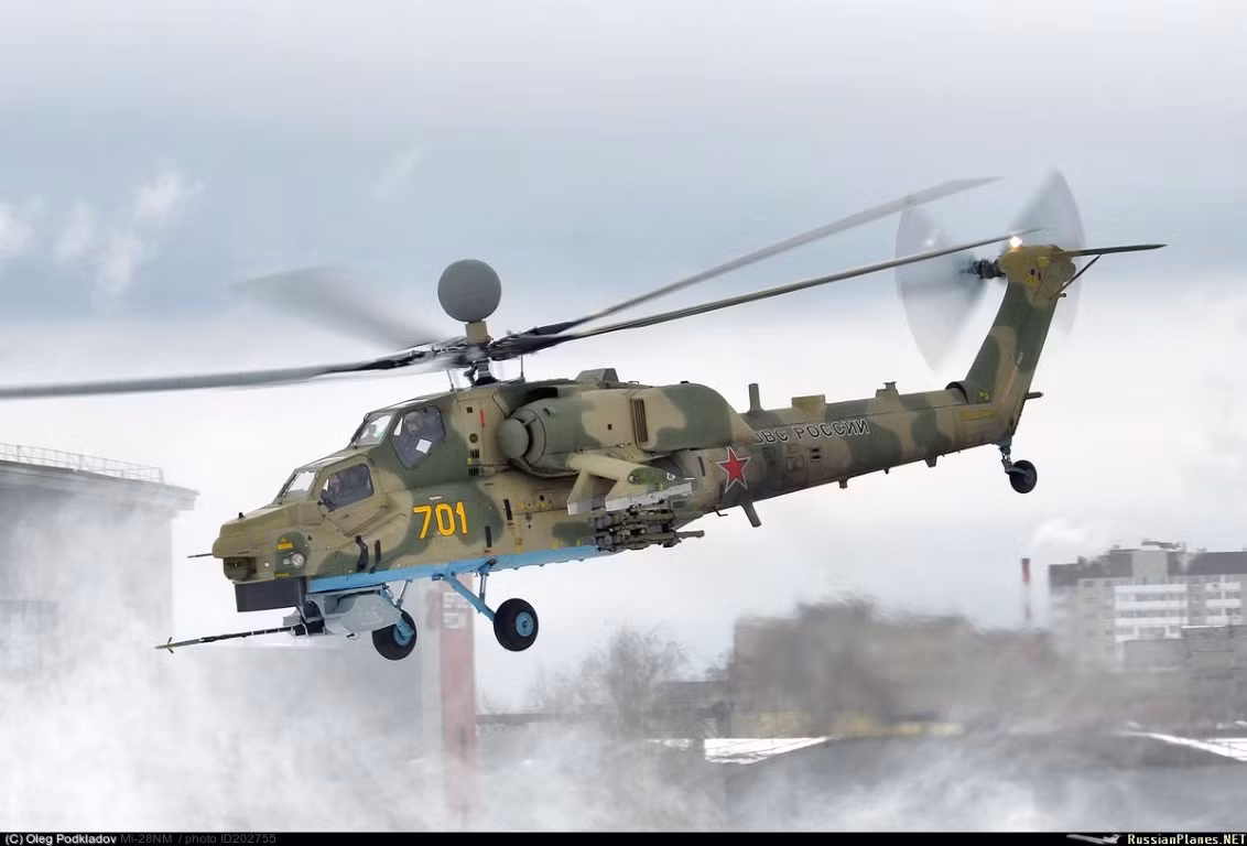Sputnik cũng ví von sức mạnh của trực thăng vũ trang Mi-28NM với các tiêm kích MiG-21 trước đây tham chiến ở Việt Nam, khi có thể đánh bại nhiều đối thủ có sức mạnh cao hơn gấp nhiều lần.