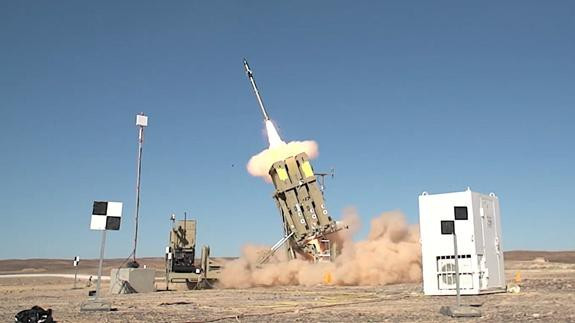 Với khả năng đánh chặn đạn pháo, đạn cối và đạn rocket, Iron Dome được coi là chiếc khiên thần của quân đội Israel. Nhận thấy ưu điểm của loại vũ khí này, Mỹ đã chính thức đặt mua và biên chế hệ thống Iron Dome.