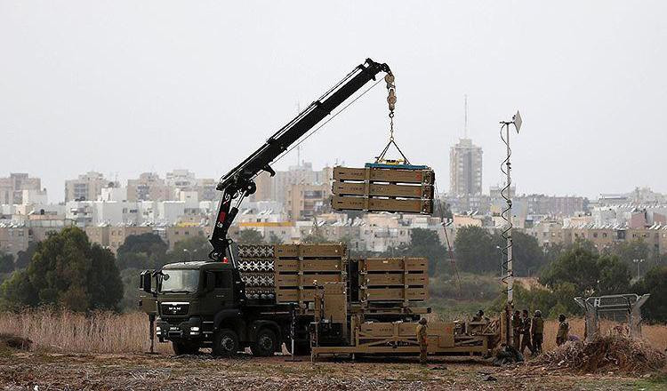 Một tổ hợp Iron Dome hoàn chỉnh có giá khoảng 50 triệu USD, gồm ba thành phần chính là radar cảnh giới và bám bắt mục tiêu, hệ thống quản lý tác chiến và điều khiển hỏa lực (BMC) và 3-4 bệ phóng đạn (MFU).