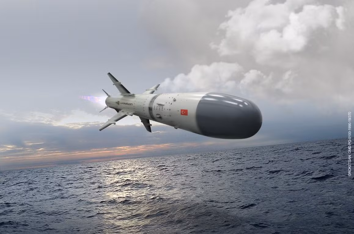 Chưa rõ tên lửa Atmaca có khả năng bay với quỹ đạo biến thiên hay không, tuy nhiên nhiều khả năng, loại tên lửa này sẽ có thể thay đổi độ cao và hướng khi bay, để né tránh phòng không đối phương.