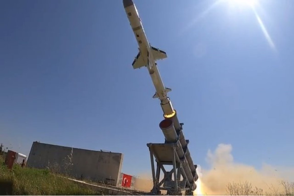 Phía Thổ Nhĩ Kỳ khẳng định, loại tên lửa này được thiết kế để có thể phóng đi từ nhiều cơ cấu khác nhau, trong đó có khinh hạm, hộ vệ hạm, tàu tuần tra hoặc thậm chí phóng từ trên cạn, như một tên lửa bờ.