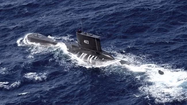 Phía Hàn Quốc phỏng đoán, nguyên nhân của vụ tai nạn thảm khốc này có thể là do tàu ngầm Nanggala 402 đã không được bảo dưỡng đúng theo hướng dẫn.