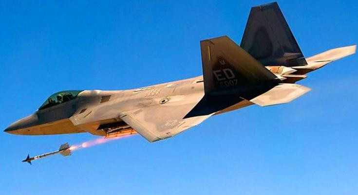 Lầu Năm Góc và các nhà thầu dân sự cũng gặp nhiều khó khăn trong quá trình cứu vãn chiếc máy bay, do dây chuyền sản xuất tiêm kích F-22 đã ngừng hoạt động từ lâu, trong khi số máy bay trong biên chế tương đối nhỏ và không có sẵn phi cơ để tháo dỡ linh kiện.