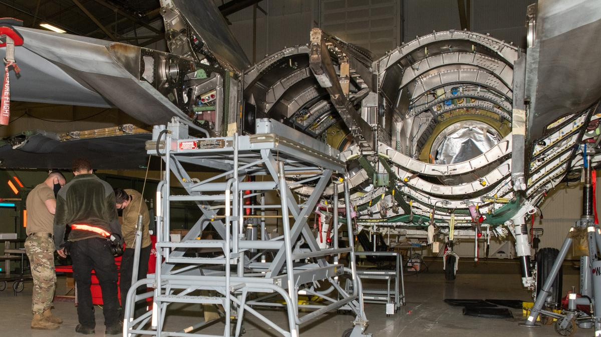 Các nhà điều tra của không quân Mỹ kết luận sự cố bắt nguồn từ dữ liệu cất hạ cánh sai sót do chênh lệch độ cao và chiều dài đường băng giữa sân bay Elmendorf-Richardson với Fallon.