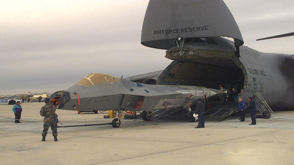 Điều này khiến phi công điều khiển chiếc 07-4146 kéo mũi cất cánh và thu càng quá sớm, khiến máy bay không đủ lực nâng và nhanh chóng mất độ cao, trượt dài trên đường băng.