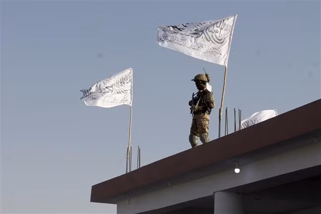 Với tình trạng hiện tại, khi lực lượng kháng chiến đang thủ thế ở thung lũng Panjshir, nằm giữa vòng vây của Taliban, việc tiếp tế gần như là điều không thể, nhất là khi Nga không muốn mạo hiểm đưa máy bay vào không phận Afghanistan ở thời điểm này. Nguồn ảnh: Pinterest.