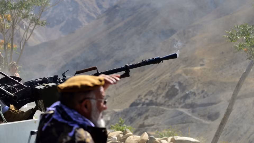 Mặc dù vậy, có vẻ như quân kháng chiến Afghanistan đã sử dụng các loại vũ khí cá nhân cỡ nhỏ, nên không đủ để hạ gục máy bay trực thăng của Pakistan ngay tại chỗ.