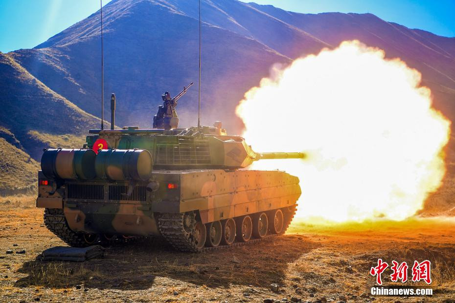 Truyền thông Ấn Độ cho rằng, cuộc tập trận bắn đạn thật của Bắc Kinh là cơ hội để quốc gia này chứng tỏ khả năng triển khai quân tốc độ cao lên các khu vực hiểm trở, sẵn sàng cho một cuộc chiến tranh quy ước trong tương lai. Nguồn ảnh: Sina.