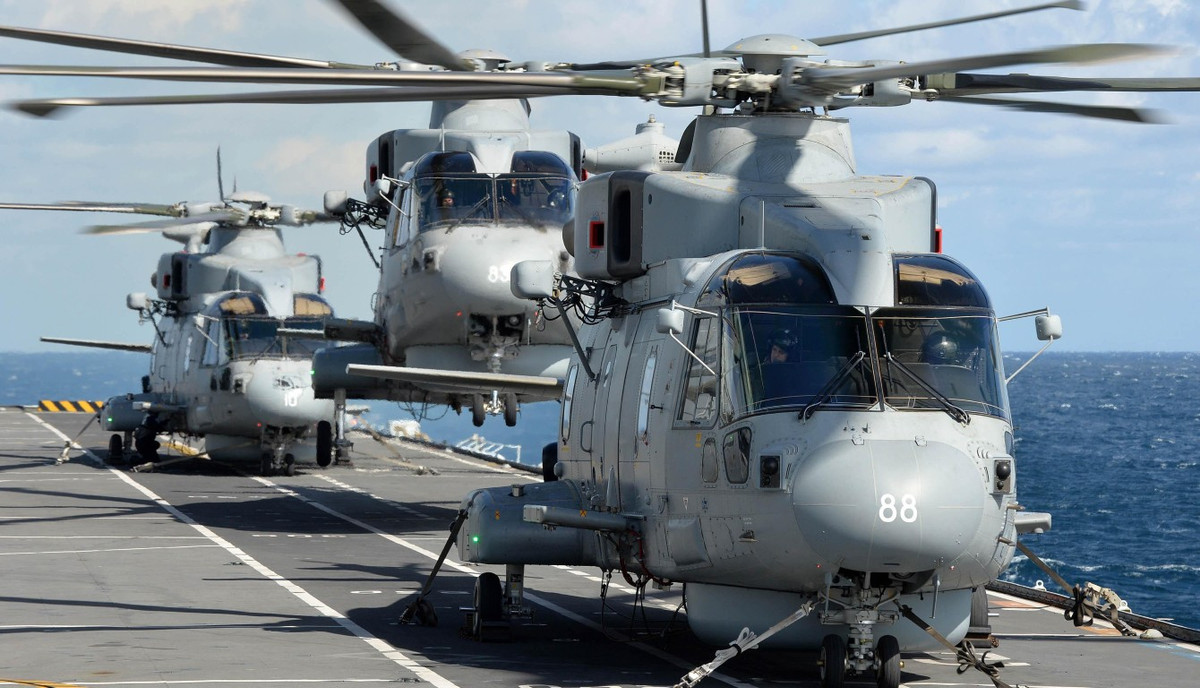 EH101 Merlin được sản xuất với số lượng khoảng 100 chiếc và đang phục vụ trong quân đội các nước Đan Mạch, Ý, Nhật Bản, Bồ Đào Nha, Anh, Canada.