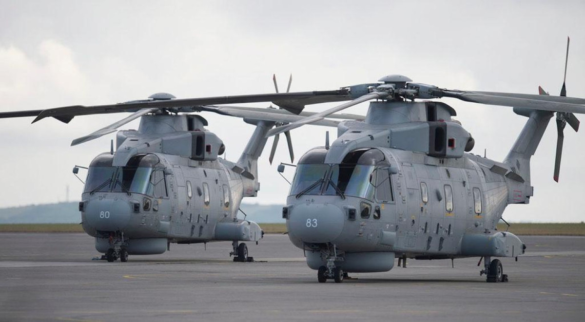 EH101 Merlin được sản xuất và lắp ráp tại các nhà máy có trụ sở ở Yeovil, Anh và Vergiate, Italy. Loại máy bay này từng được kỳ vọng sẽ thay thế trực thăng Sikorsky S-61 ở các phiên bản chống tàu ngầm và vận tải tầm trung.