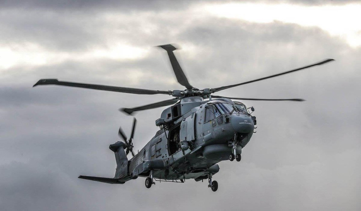 Trọng lượng không tải của EH101 vào khoảng 10.500 kg, trong khi tải trọng cất cánh tối đa lên tới 15.600 kg.