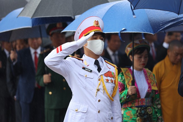 Xem xét, quyết định về nhân sự và một số vấn đề quan trọng khác.