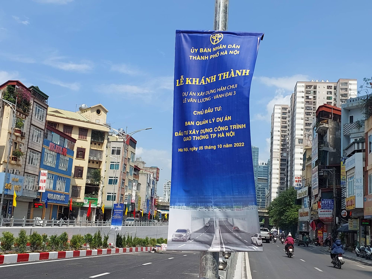 Được biết, làn xe BRT đã được tháo gỡ để phục vụ cho việc xây dựng công trình.