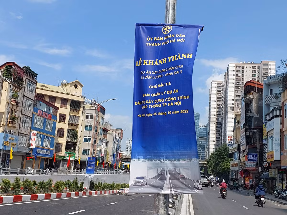 Được biết, làn xe BRT đã được tháo gỡ để phục vụ cho việc xây dựng công trình.