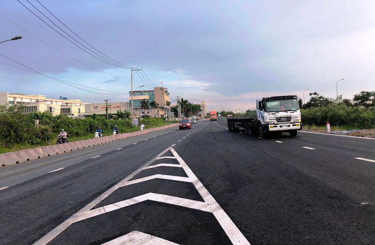 Niềm vui của người dân và các tài xế khi dự án đầu tư xây dựng nút giao thông Mỹ Thủy có tổng vốn đầu tư 838 tỉ đồng thi công được hoàn thành giai đoạn 1 khi hầm chui và cầu vượt Vành đai 2 (nay là đường Võ Chí Công) hoàn thành.