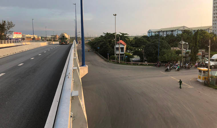 Cảnh chưa từng thấy ở nút giao thông Mỹ Thủy suốt hàng chục năm qua.