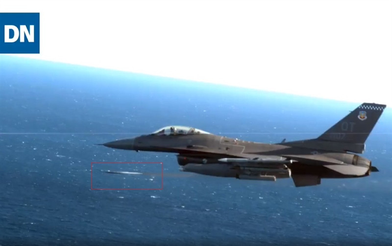 Hiện nay Không quân Mỹ đang có sự phục vụ của hàng loạt tên lửa đánh chặn tối tân như AMRAAM, AIM-120... những tên lửa này có tầm bắn xa gấp nhiều lần AGR-20A nhưng chúng lại có hạn chế là giá thành khá đắt đỏ. Vì vậy nếu dùng để đối phó với những mục tiêu giá rẻ kiểu UAV cỡ nhỏ tự chế sẽ rất lãng phí.