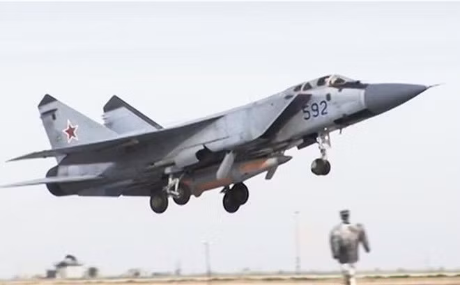 Trong trạng thái như vậy, chiếc MiG-31K với kích thước lớn lại hoạt động từ cự ly xa sẽ dễ dàng lọt vào tầm giám sát của hệ thống phòng thủ Aegis, đánh mất ưu thế bí mật của tên lửa hành trình chống hạm.