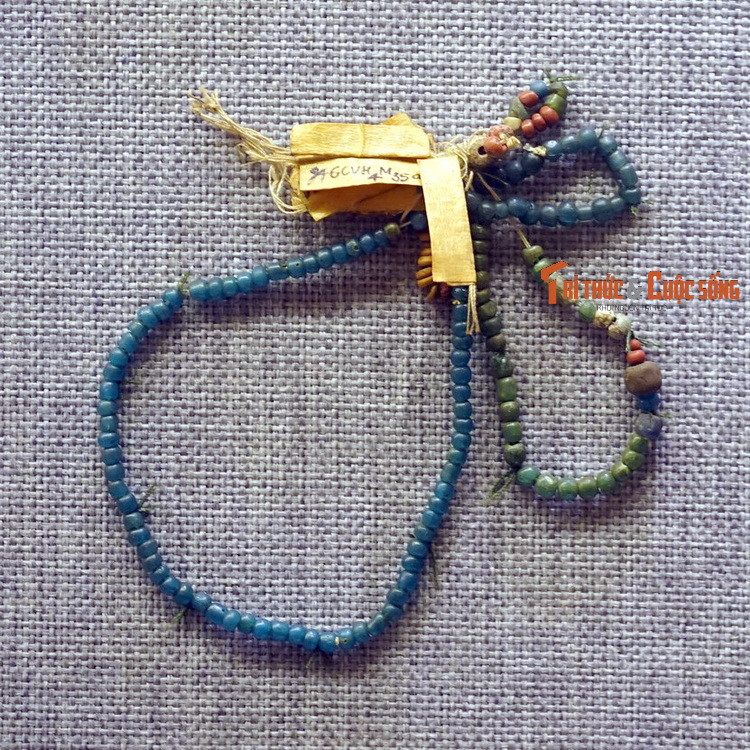 Kỹ thuật cắt, mài, đánh bóng thủ công của nghệ nhân Sa Huỳnh đã đạt đến trình độ điêu luyện.