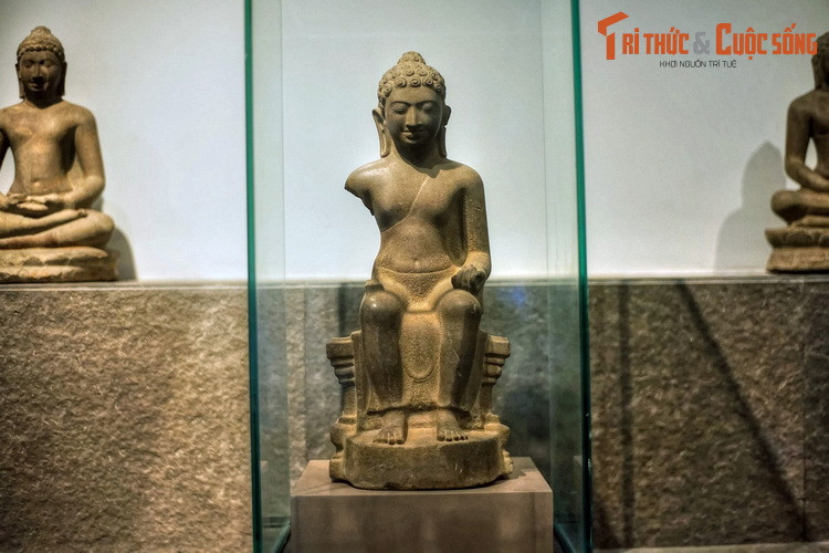  3. Văn hóa Óc Eo. Văn hóa Óc Eo là một nền văn hóa cổ hình thành và phát triển ở Nam Bộ từ thế kỷ 1 đến thế kỷ 7 SCN. Đây là nền văn hóa bản địa gắn liền với sự tồn tại của Phù Nam – một vương quốc hùng mạnh tại Đông Nam Á thời cổ đại. Ảnh: Tượng Phật Sơn Thọ thuộc văn hóa Óc Eo (BT Lịch sử TP HCM).