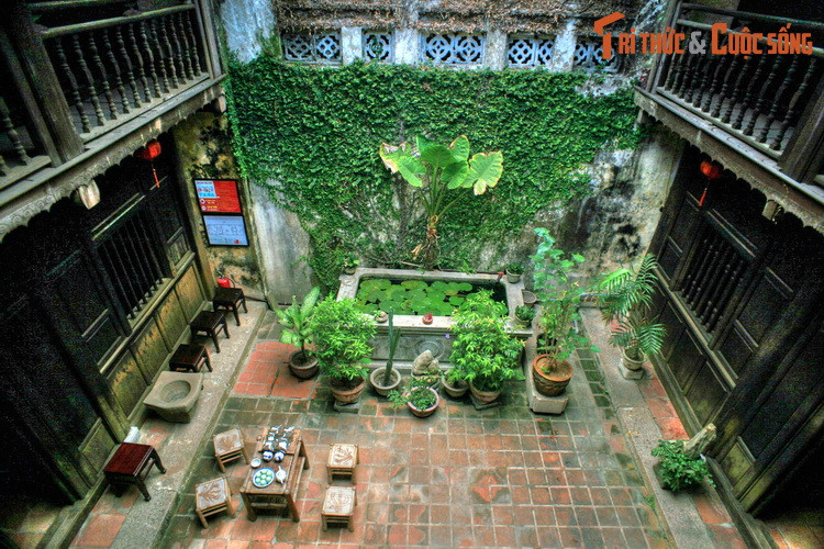 Khu vực giếng trời chính là không gian nghỉ ngơi, thư giãn, hít thở không khí trong lành, hòa mình vào cỏ cây của các thành viên trong gia đình. Ảnh: Giếng trời ở nhà cổ số 33 Nguyễn Thái Học, phố cổ Hội An.