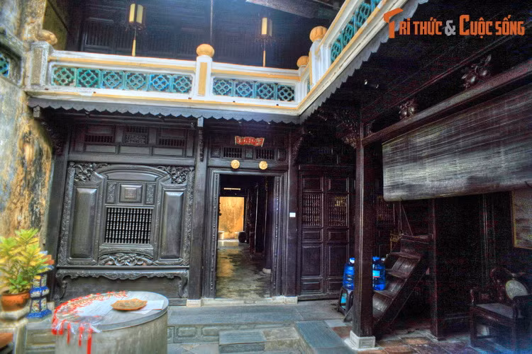 Có thể nói, giếng trời ở Hội An vừa mang những giá trị văn hóa sâu sắc, vừa giàu tính tham khảo, ứng dụng trong việc xây nhà ở các thành phố hiện đại. Ảnh: Giếng trời ở nhà cổ Tấn Ký, 101 Nguyễn Thái Học.