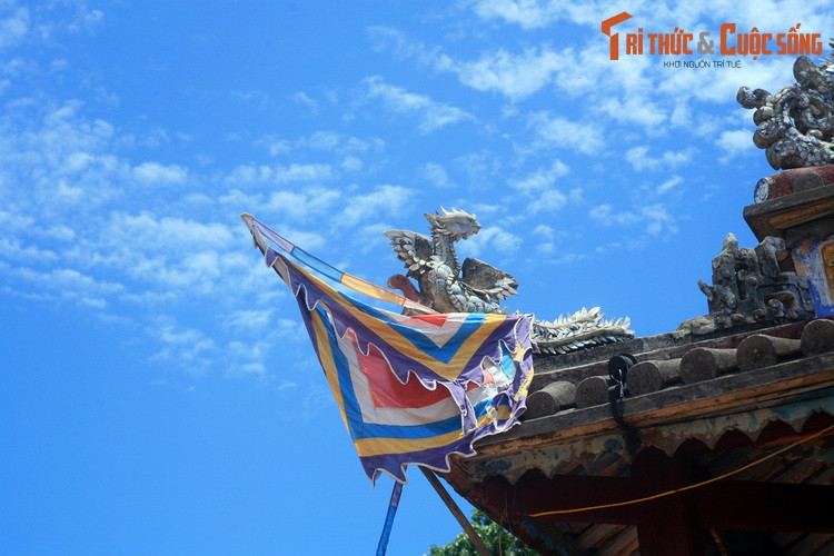 Linh vật trên góc mái đình Cẩm Phô, ngôi đình cổ nhất Hội An.