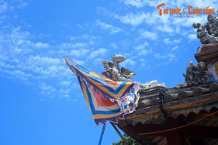 Linh vật trên góc mái đình Cẩm Phô, ngôi đình cổ nhất Hội An.