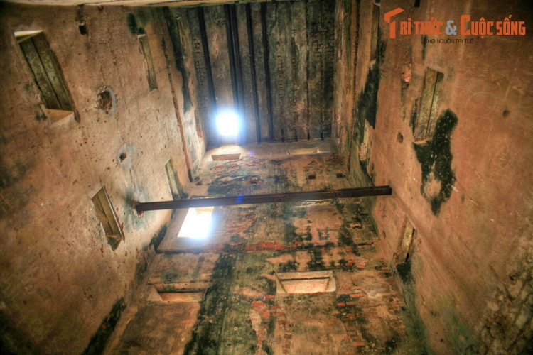 Trong bài thơ này, Hàn Mặc Tử ví mình như chim phượng hoàng, bay qua nhiều cung trời để rồi rớt xuống một cù lao, sau nhiều năm tu luyện đã thành chánh quả, ông theo thất tinh chỉ hướng để đi tìm một người thục nữ.