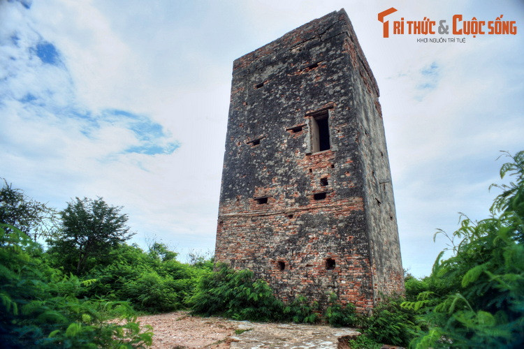 Nhờ những vần thơ đó, Hàn Mạc Tử đã biết đến và làm quen với nàng. Về sau, có một lần Hàn Mạc Tử từ Quy Nhơn vào Phan Thiết chơi và ngỏ ý muốn nàng dẫn mình đến một nơi có cảnh đẹp nhất ở đây để đi chơi.