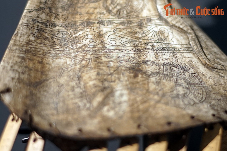 Họ nổi tiếng với kỹ thuật xây dựng nhà sàn hình thuyền độc đáo. Những ngôi nhà sàn của người Batak được gọi là jabu, luôn có hai đầu mái cao và vút cong như hai đầu của một con thuyền.