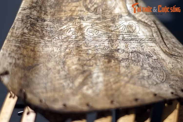 Họ nổi tiếng với kỹ thuật xây dựng nhà sàn hình thuyền độc đáo. Những ngôi nhà sàn của người Batak được gọi là jabu, luôn có hai đầu mái cao và vút cong như hai đầu của một con thuyền.