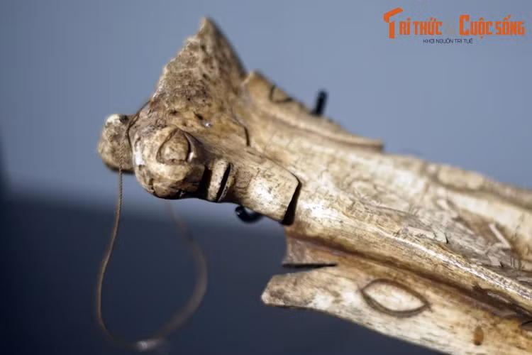 Theo các nhà nghiên cứu văn hóa, lịch porhalaan có nguồn gốc từ lịch Hindu, đã được cộng đồng cư dân Batak vay mượn và sửa đổi theo hướng đơn giản hóa cho phù hợp với tập quán văn hóa của mình.