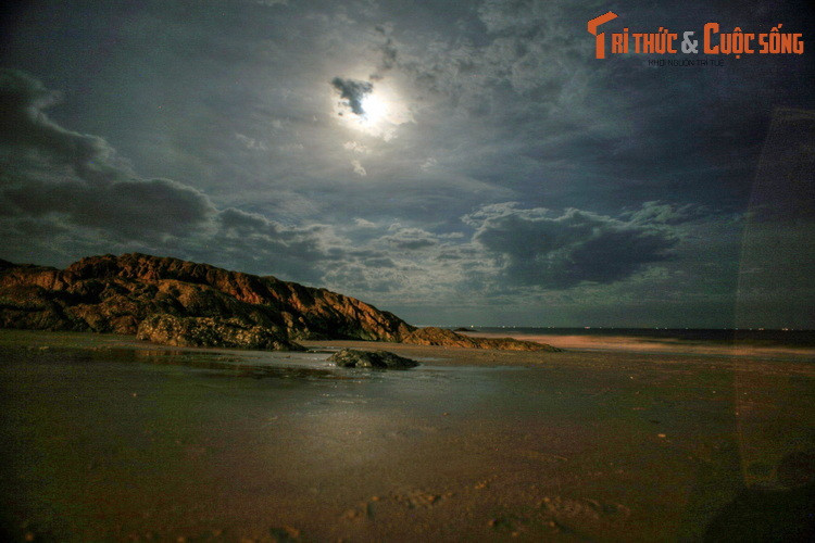 Dân chúng xây dựng miếu để thờ công chúa tại một mũi đất nhổ ra biển. Người dân gọi nàng là bà Nà Né. Theo thời gian, người Việt đến nơi đây đã gọi mũi đất có ngôi miếu thờ bà Nà Né là Mũi Né.