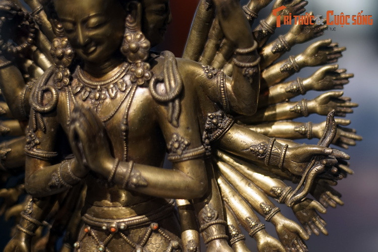 Theo nhận định của các nhà nghiên cứu, những tác phẩm này phản ánh một phong cách trang trí tỉ mỉ đặc trưng của Neal, vùng đất tiếp giáp Tây Tạng, chịu ảnh hưởng của Phật giáo từ rất sớm...